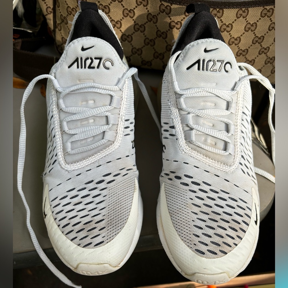 White Nike Air 270s